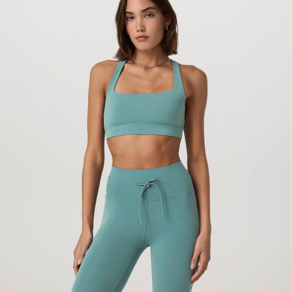 Womens Daily Form Bra & Legging Set | Vuori - Picture 4 of 5